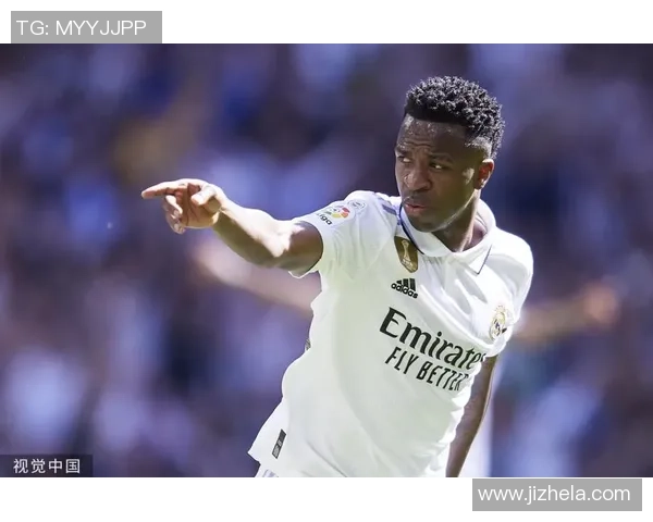 开小会？巴媒：安帅今天练习开端前和维尼修斯交谈了3分钟